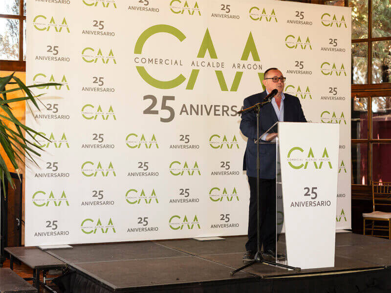 El fundador de Comercial Alcalde Aragón, Miguel Alcalde Aragón, celebra el 25 aniversario de la empresa